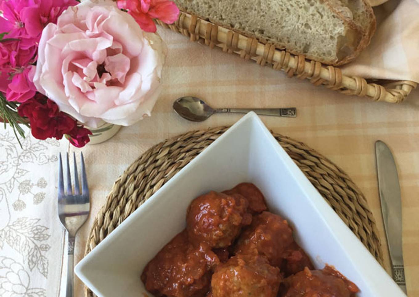 Albóndigas en salsa de tomate