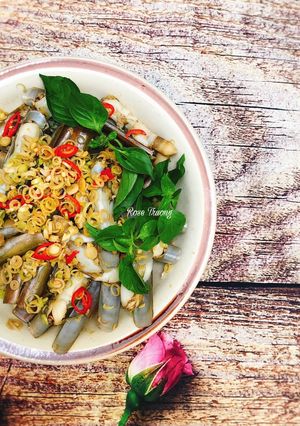 Hình của món Ốc Móng Tay Xào Bơ Sả Ớt Ngày Cuối Tuần.