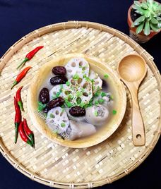 canh củ sen đuôi heo