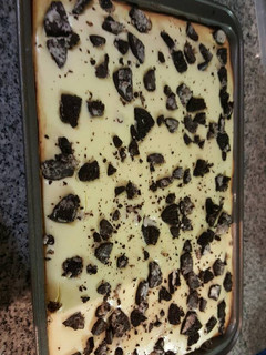 A picture of Oreo layered cheesecake brownie.