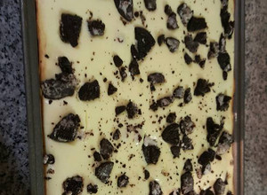 A picture of Oreo layered cheesecake brownie.