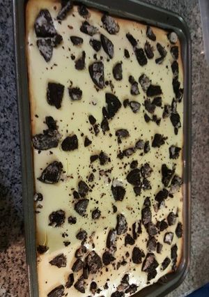 A picture of Oreo layered cheesecake brownie.