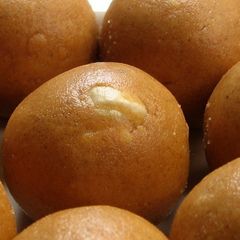 A picture of Besan Ladoo.