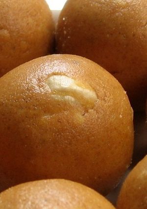 A picture of Besan Ladoo.