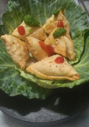 કોબી ના સમોસા (cabbage samosa recipe in gujarati) રેસીપી મુખ્ય ફોટો