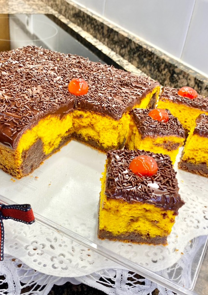 Una foto de Pastel de zanahoria, con brigadeiro de chocolate