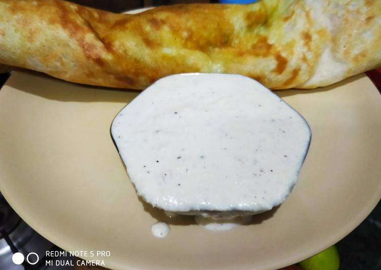 Masala dosa with coconut chutney