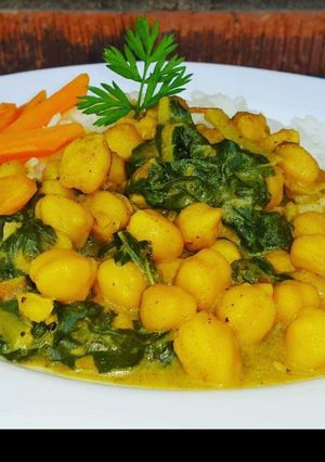 A picture of Chickpeas with spinach,coconut rice and carrots.