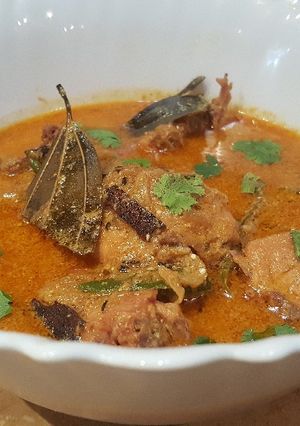 A picture of Chicken curry.