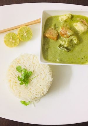 A picture of Paneer thai green curry.