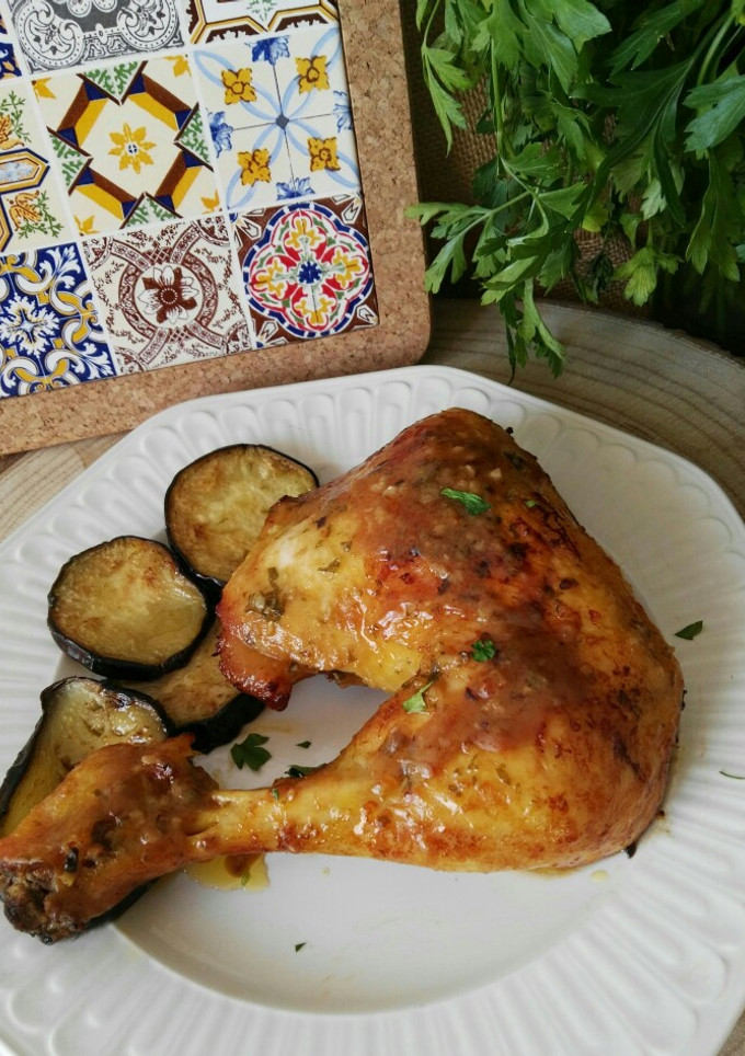Una foto de Pollo asado con salsa sriracha