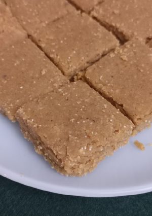 મેથી પાક (Methi Paak Recipe In Gujarati) રેસીપી મુખ્ય ફોટો