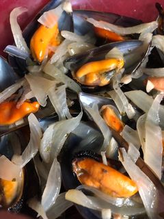 Una foto de Mejillones al vino