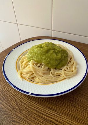 Una foto de Spaghetti en salsa verde