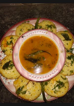 A picture of Masala Rava Idli.