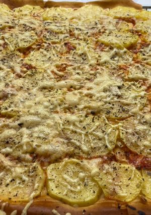 Una foto de Pizza sfogliata di patate