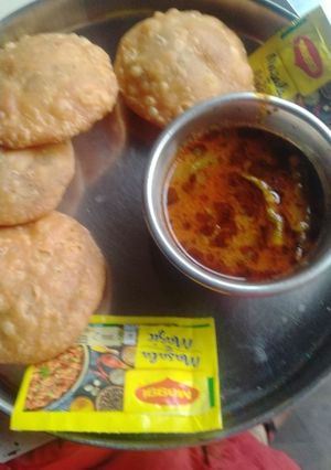 खस्ता कचौड़ी(khasta kachori recipe in hindi) रेसिपी मुख्य फोटो