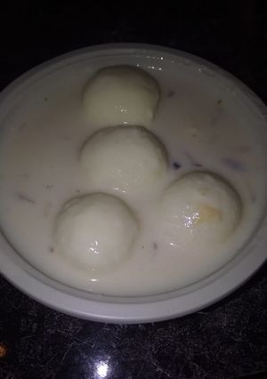 A picture of Rasmalai.