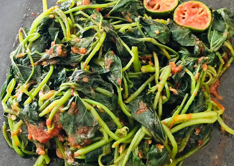 Rujak daun ubi