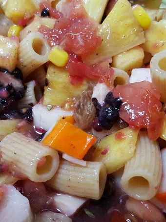 Manera fácil Hacer Ensalada de pasta veraniega con piña, melón, tomate, tronquitos, pavo y moras  que Delicioso