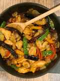 Stir-fried chicken and cashew nuts