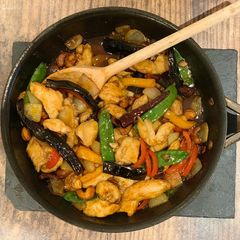 A picture of Stir-fried chicken and cashew nuts.
