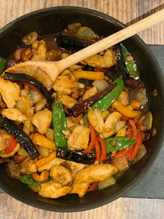 A picture of Stir-fried chicken and cashew nuts.