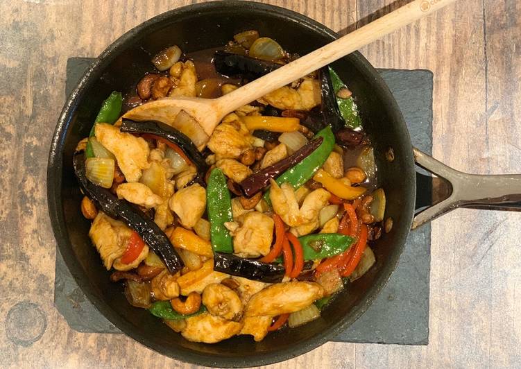 Steps to Make Ultimate Stir-fried chicken and cashew nuts