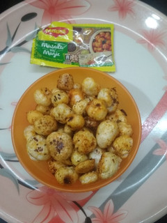 மேகி மசாலா மக்ஹனா ஸ்னாக்ஸ் (Maggi Masala Flavoured Lotus seed Snacks Recipe in Tamil) செய்முறை முக்கிய புகைப்படம்
