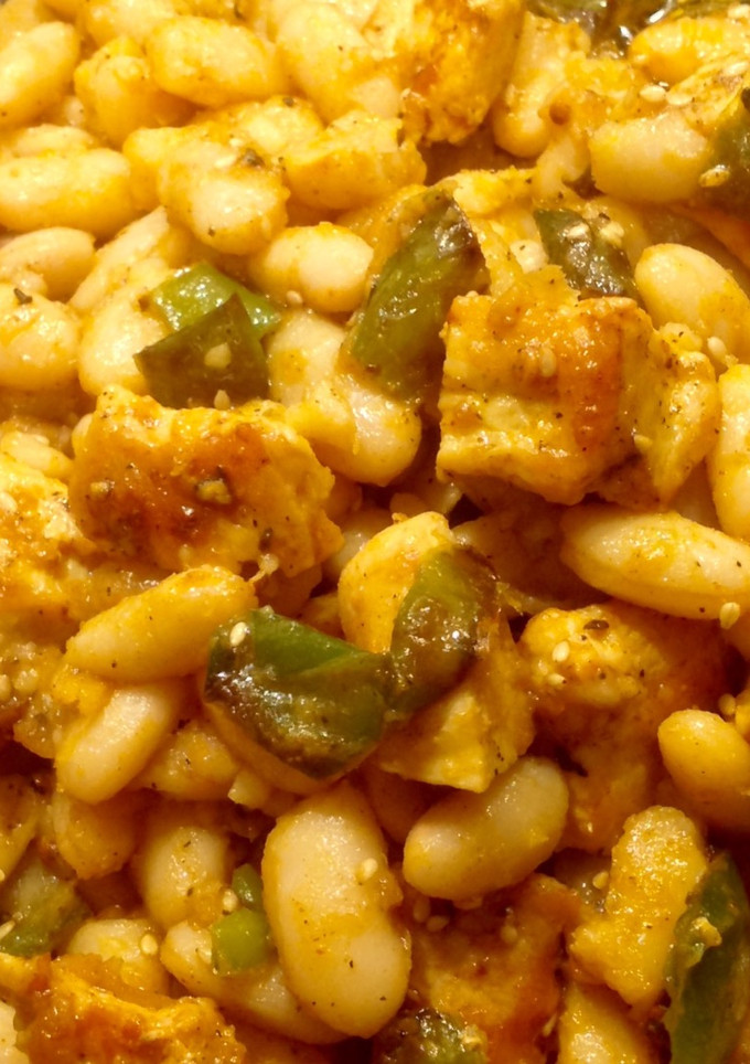 Una foto de Alubias con pollo pim-pam