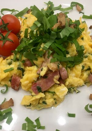 Medvehagymás tojásrántotta recept fotója