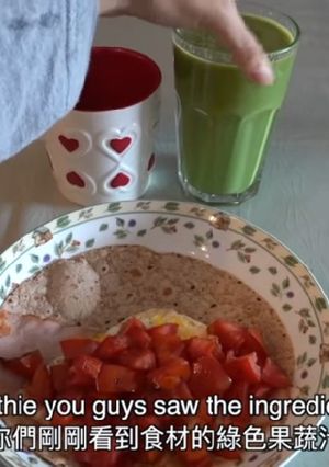 A picture of Turkey Wrap and Green Smoothie.