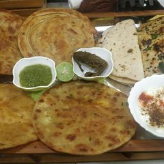 A picture of Indian Breads.