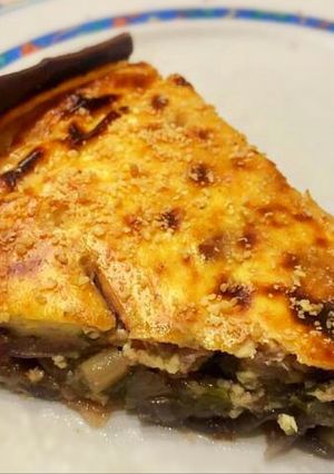 Una foto de Tarta de las 3 cebollas caramelizadas. Fácil y deliciosa