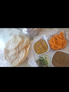 A picture of Poori Fried flatbread (Halwa Pori).