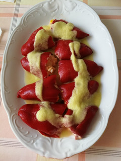 Una foto de Pimientos rellenos con vinagreta de manzana