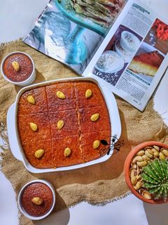 صورة لوصفة كيكة التمر و الروينة المسقية من اختراعي 😋