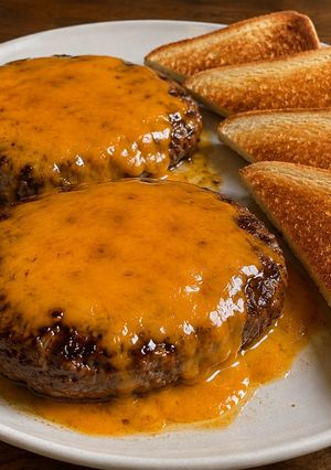 Une photo de Toast au steak et au cheddar