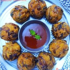 A picture of Onion bonda.