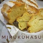 Mirukuhasu / Milk Hearth Bread