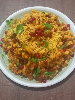 ચટપટી ભેળ (Chatpati Bhel Recipe In Gujarati) રેસીપી મુખ્ય ફોટો