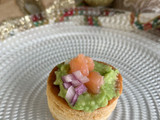 Volován de aguacate y salmón