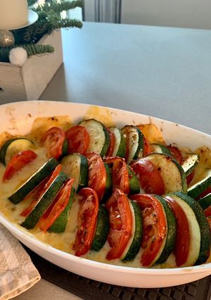 Cukkini & Paradicsom egytálétel/köret 🍅🥒🧀(egyszerű, könnyed húsmentes) recept fotója