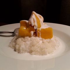 A picture of Mango coconut sticky rice.