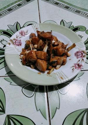 Hình của món Gà rim Kung Pao.