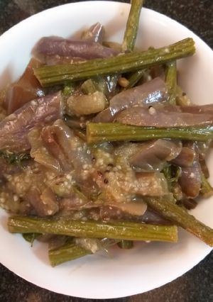 A picture of Drumsticks Brinjal curry.