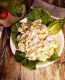 Francia sonkás-zöldséges burgonyasaláta majonézes öntettel