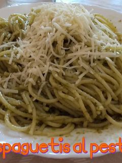 Una foto de Espaguetis al pesto*