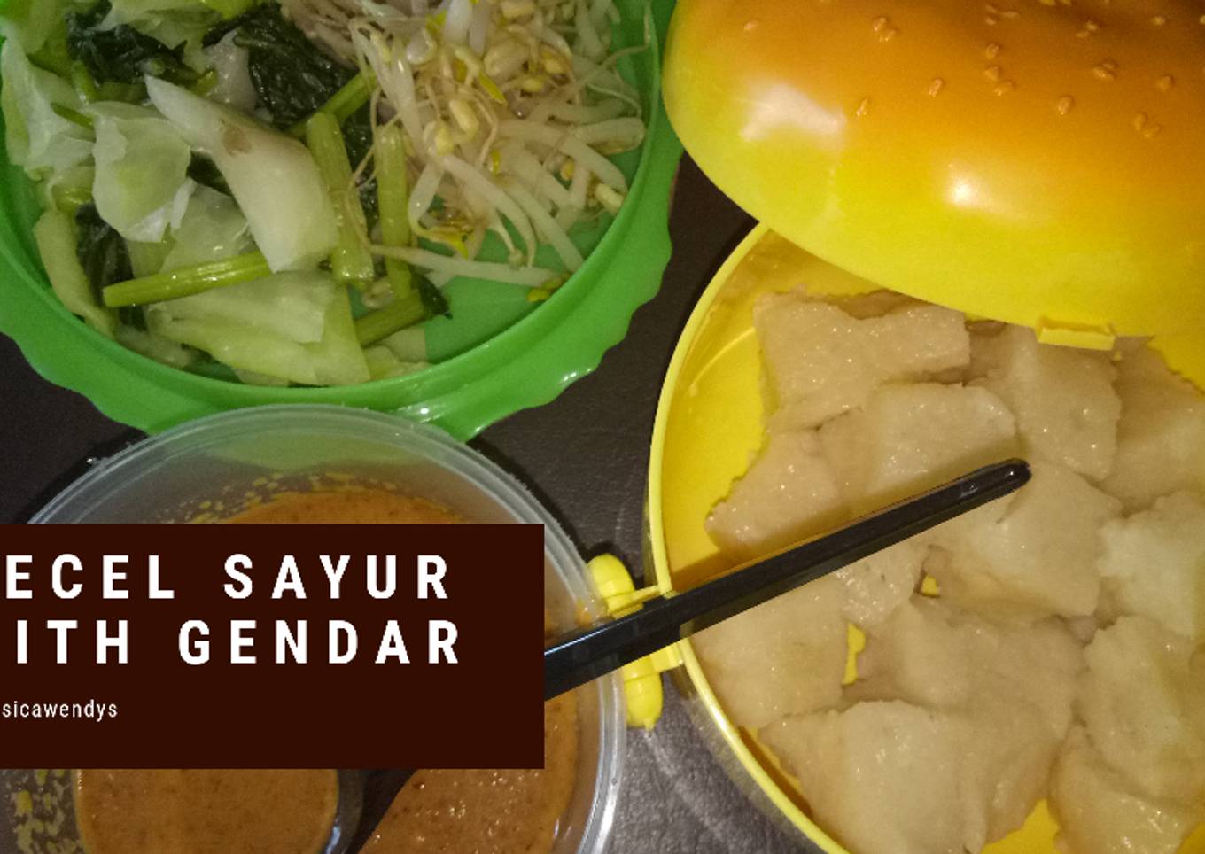 Pecel Sayur With Gendar