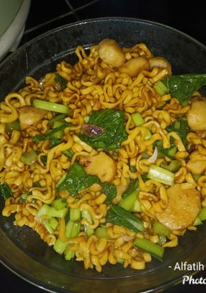 Foto resep Mie goreng bakso sawi